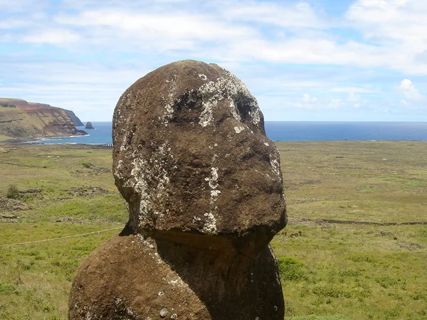 Moai Kamieniołomie Rano Raraku Wyspie Easter Island Chile — Zdjęcie stockowe