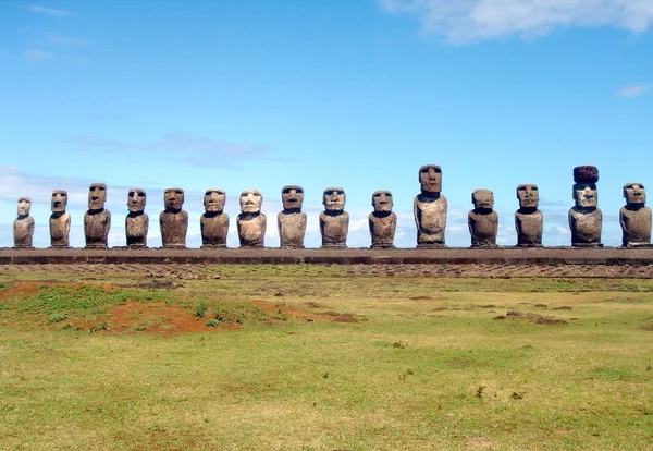 Stojący Moai Ahu Tongariki Wyspie Easter Island Chile — Zdjęcie stockowe