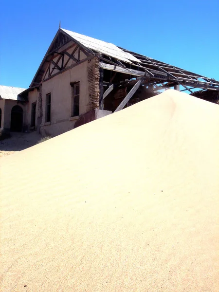 纳米比亚钻石开采小镇 Kelmanskop 废弃的建筑物 — 图库照片