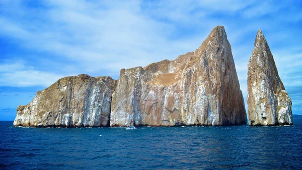 Kicker Rock (Leon Dormido), San Cristobal Galapagos Adaları, Ekvador'kapalı bir sriking volkanik kaya oluşumu