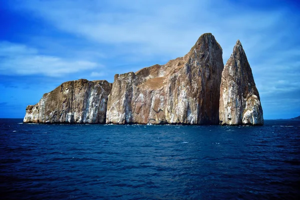 Kicker Rock (Leon Dormido), San Cristobal Galapagos Adaları, Ekvador'kapalı bir sriking volkanik kaya oluşumu