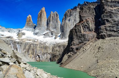 Üç kuleleri, Torres del Paine Millî Parkı, Patagonia, Chi