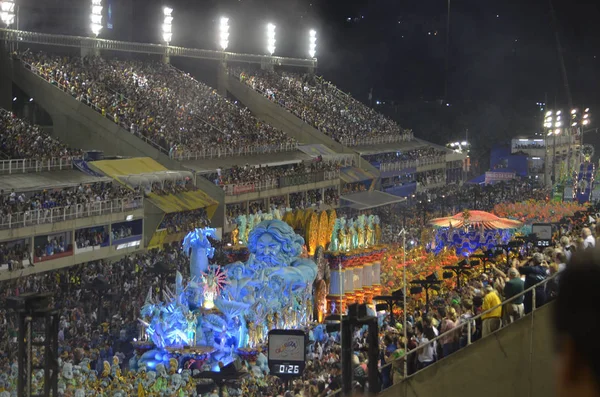 Rio Carnival performers in action at the Sambadrome, Rio de Janeiro, Brazil — Stock Photo, Image