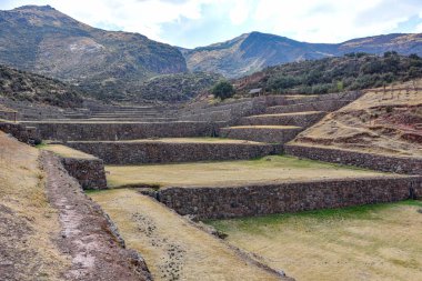 Tipon arkeoloji sahasında İnka taş terasları, Cusco, Peru