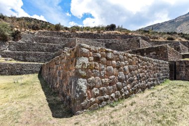 Tipon arkeoloji sahasında İnka taş terasları, Cusco, Peru