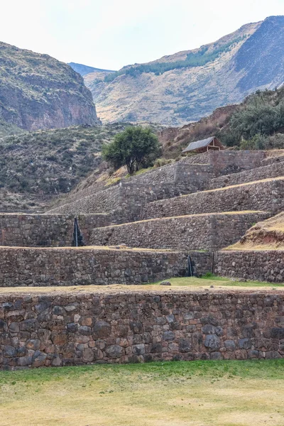 Inka stenterrasser vid Tipons arkeologiska plats, Cusco, Peru — Stockfoto
