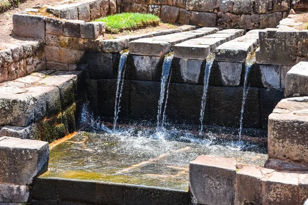 Inca water channels and fountains at the Tipon archaeological site. Cusco, Peru — Stock Photo, Image
