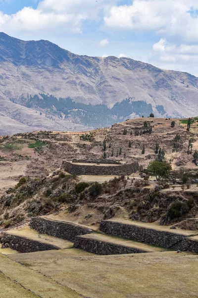 Inka kőteraszok a Tipon régészeti lelőhelyen. Cusco, Peru állam — Stock Fotó