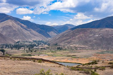 Pikillacta arkeoloji sahasında antik duvarlar ve binalar. Cusco, Peru 