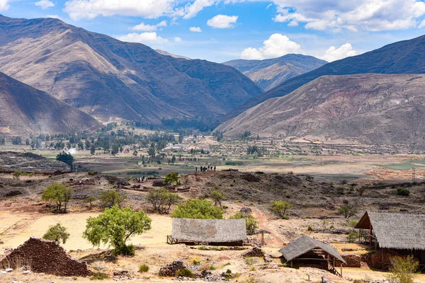 Ősi falak és épületek a Pikillacta régészeti lelőhelyen. Cusco, Peru állam — Stock Fotó