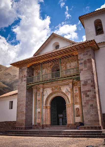 A barokk stílusú andahuaylillasi templom külső homlokzata. Cusco, Peru állam — Stock Fotó