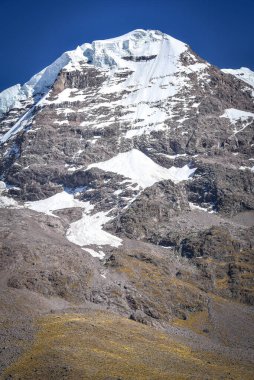 Ausangate Dağı 'nın karlı zirvesi. Cordillera Vilcanota, Cusco, Peru