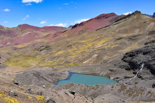 Aguas turquesas del lago glacial Ausangatecocha. Cusco, Perú — Foto de Stock