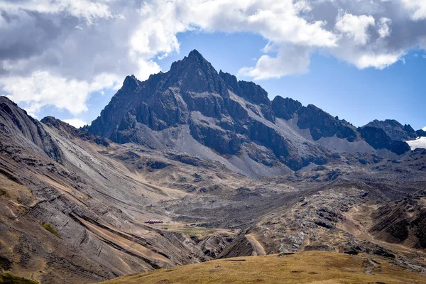 Dramatický výhled na hory v blízkosti Anantapaty. Ausangate, Cusco, Peru — Stock fotografie