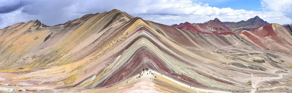 The natural colors of the Vinicuna 'rainbow mountain'. Cusco, Peru — Stock Photo, Image