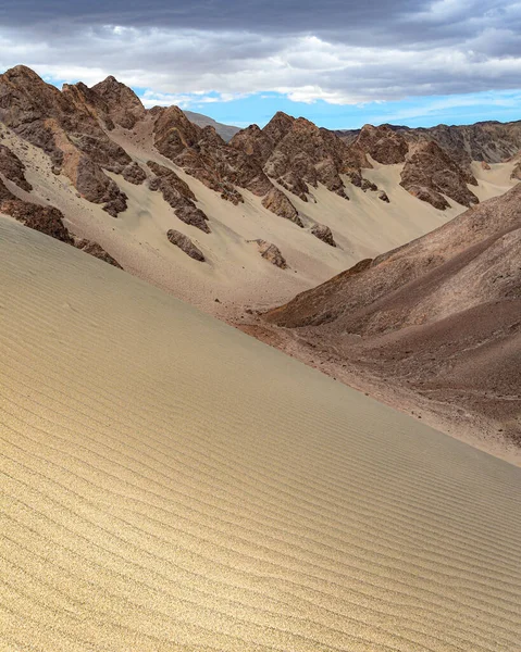 Pustynne krajobrazy i wydmy. Nazca, Peru. — Zdjęcie stockowe