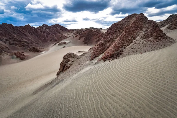 Paisajes del desierto y dunas de arena. Nazca, Perú. — Foto de Stock