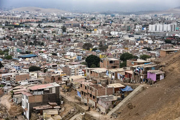 Vistas a través de Lima desde el Morro Solar. Lima, Perú — Foto de Stock