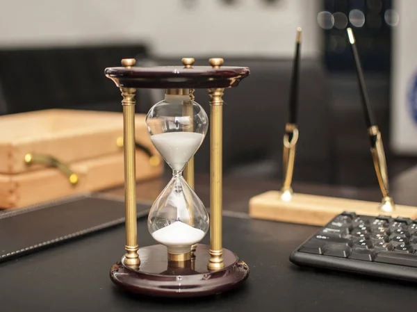 Sandglass Work Table — Stock Photo, Image