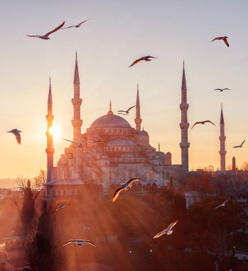 Gün batımında Sultanahmet Camii. Sultanahmet Camii, Istanbul, Türkiye