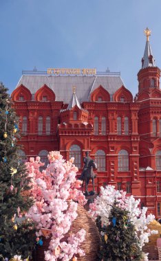 İlkbaharda çiçek açan Manezhnaya Meydanı Moskova. Rusya, Moskova. 05 Nisan 2018