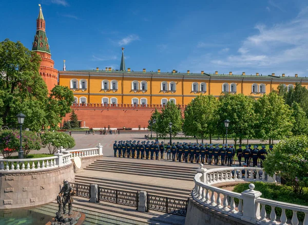 Russia Mosca Maggio 2018 Reggimento Presidenziale Depone Fiori Sulla Tomba — Foto Stock