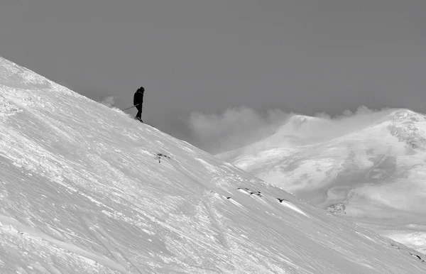 Eenzame Skiër Top Van Berg Berg Elbrus — Stockfoto