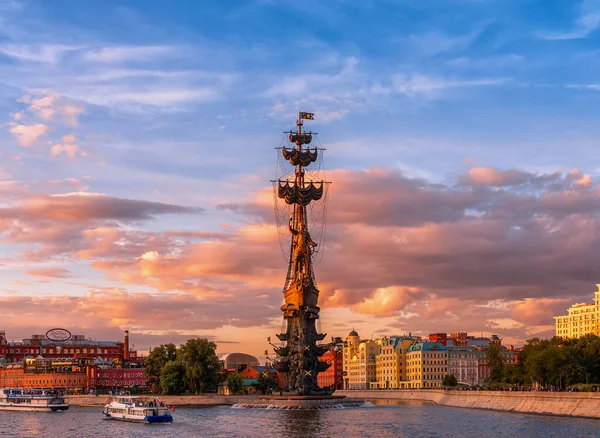 Moscú Rusia Junio 2017 Monumento Pedro Magno Atardecer Río Moscú — Foto de Stock
