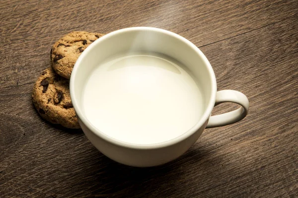 Deliciosa taza caliente de leche, desayuno — Foto de Stock