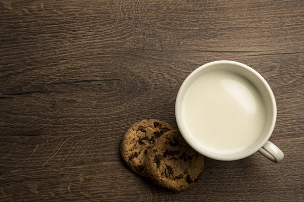 Deliciosa taza caliente de leche, desayuno — Foto de Stock