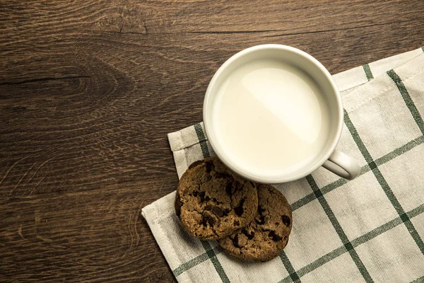 Délicieuse tasse chaude de lait, petit déjeuner — Photo