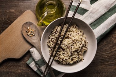 Güzel yemek quinoa pirinç Japon tarzı 