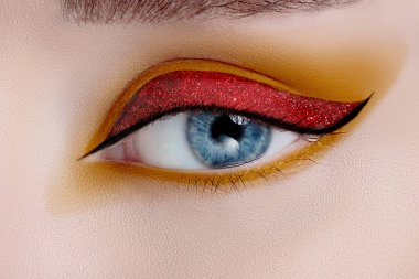 kadın gözü ile güzel makyaj