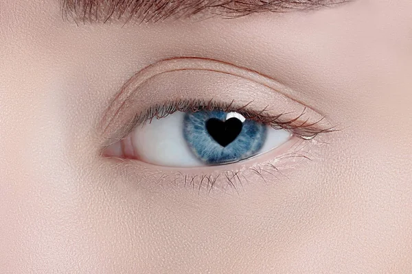 Γυναίκα μάτι με όμορφη μακιγιάζ — Φωτογραφία Αρχείου