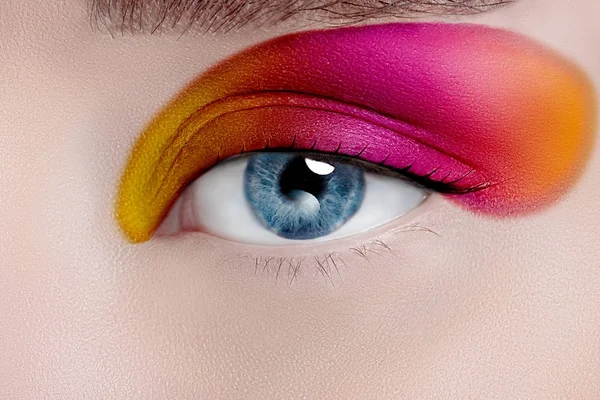 Vrouw oog met mooie make-up — Stockfoto