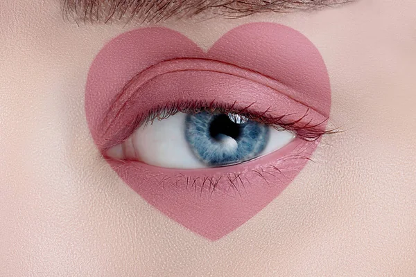 Vrouw oog met mooie make-up Stockafbeelding