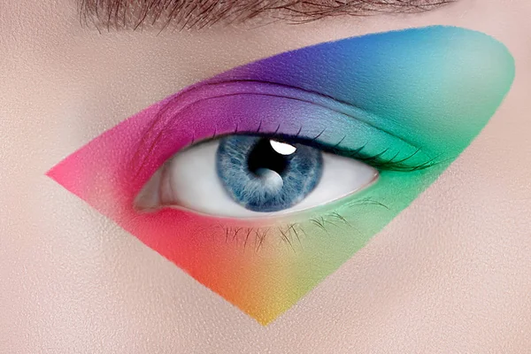 Woman eye with beautiful makeup — Stock Photo, Image