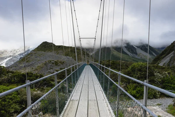 Vista Dal Ponte Che Conduce Alle Alte Montagne Con Cime — Foto Stock