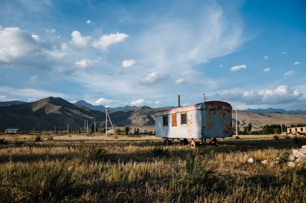 Landscape Kyrgyzstan Mountains Abandoned Trailer Meadow — Stock Photo, Image