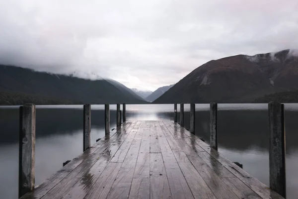 Wooden Pier View Cloudy Mountains Calm River — Stock Photo, Image