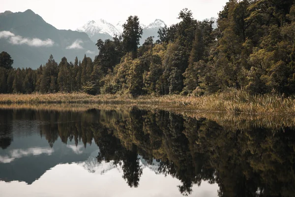 Mountain Trees Reflection Lake Matheson New Zealand — Stock Photo, Image