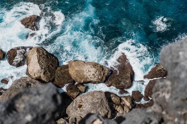 Ohromující Ostré Útesy Nad Oceánem Pohled Shora — Stock fotografie