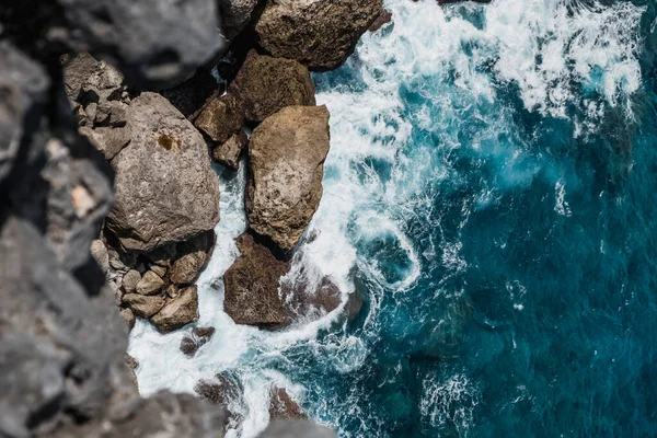 Ohromující Ostré Útesy Nad Oceánem Pohled Shora — Stock fotografie