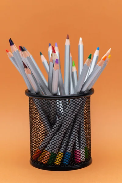 灰色木制铅笔 带有褐色底色的棒子 — 图库照片