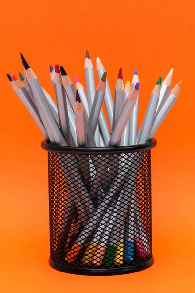 Crayons Bois Gris Avec Des Tiges Couleur Sur Fond Orange — Photo