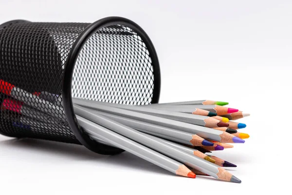 灰色木制铅笔 白色底座上有彩色棒 — 图库照片