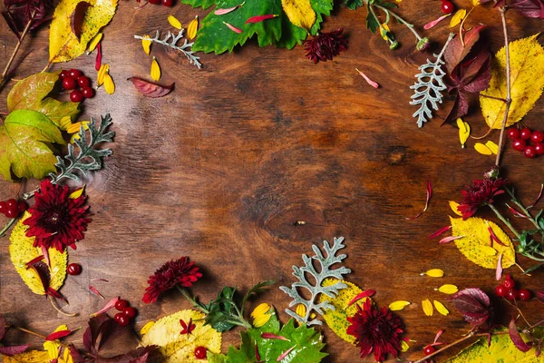 Podzimní Listí Dřevěné Desce — Stock fotografie