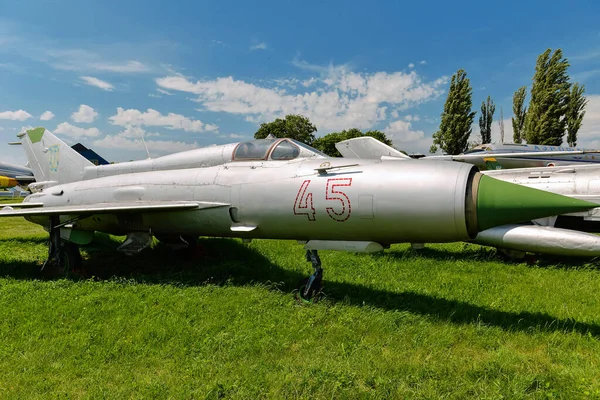 展示会でソ連の古い飛行機の戦闘機 — ストック写真