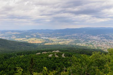 Yazın dağ manzarası