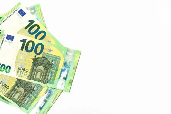 Několik Bankovek Hodnotě 100 Eur Bílém Pozadí Kopírovat Prostor — Stock fotografie